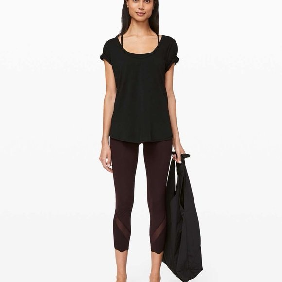 LULULEMON Black “Find Your Twist” Back Twist Short Sleeve Shirt - Picture 3 of 11